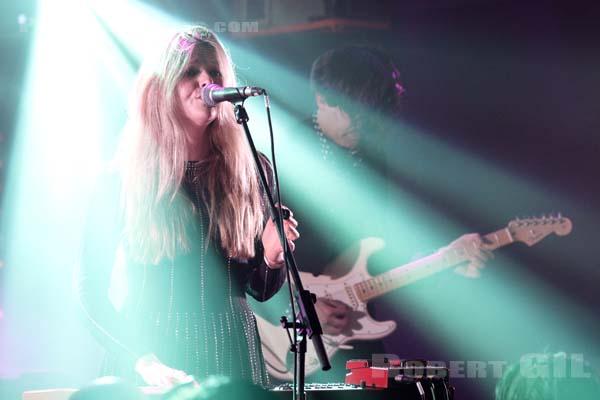 STILL CORNERS - 2019-05-21 - PARIS - Petit Bain - 